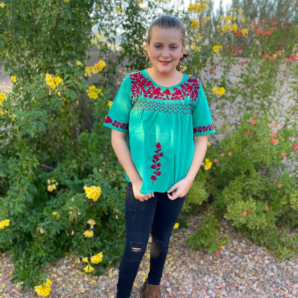 Boho Holiday🎄 Embroidered Tunic Top ⛄️
